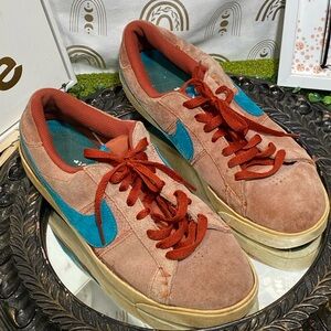 Nike SB blazer Red Suede Sneakers